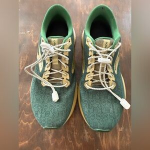 BROOKS Launch women 7.5 B Run Lucky Green / Gold St Patty's Day Running Shoes